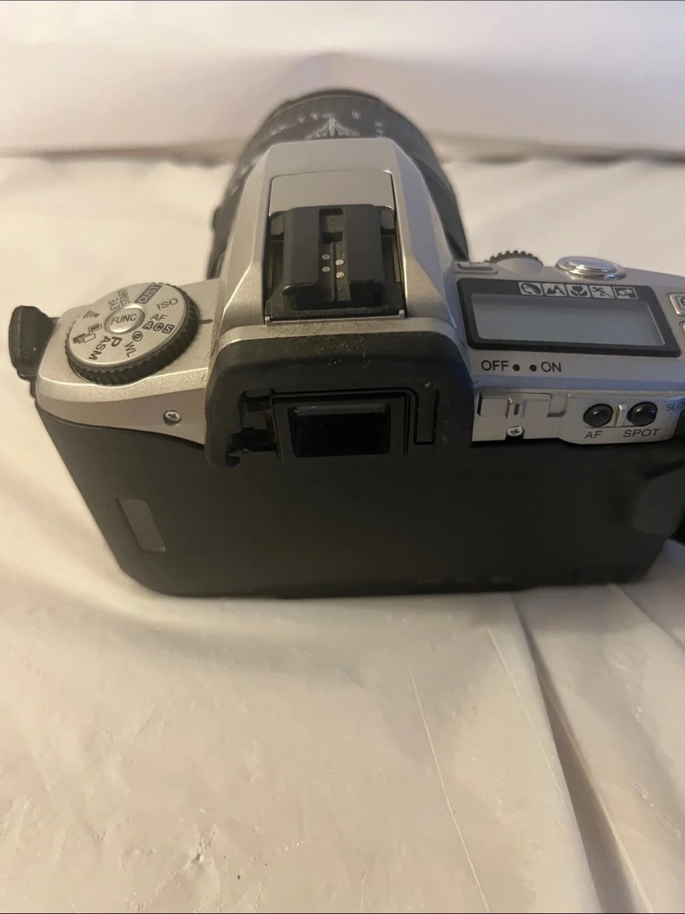 Minolta Maxxum 5 Silver & Black SLR Camera with Zoom Lens Untested